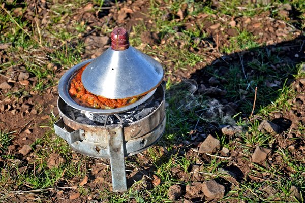Quelles sont les techniques pour cuisiner sans feu en camping en pleine nature?